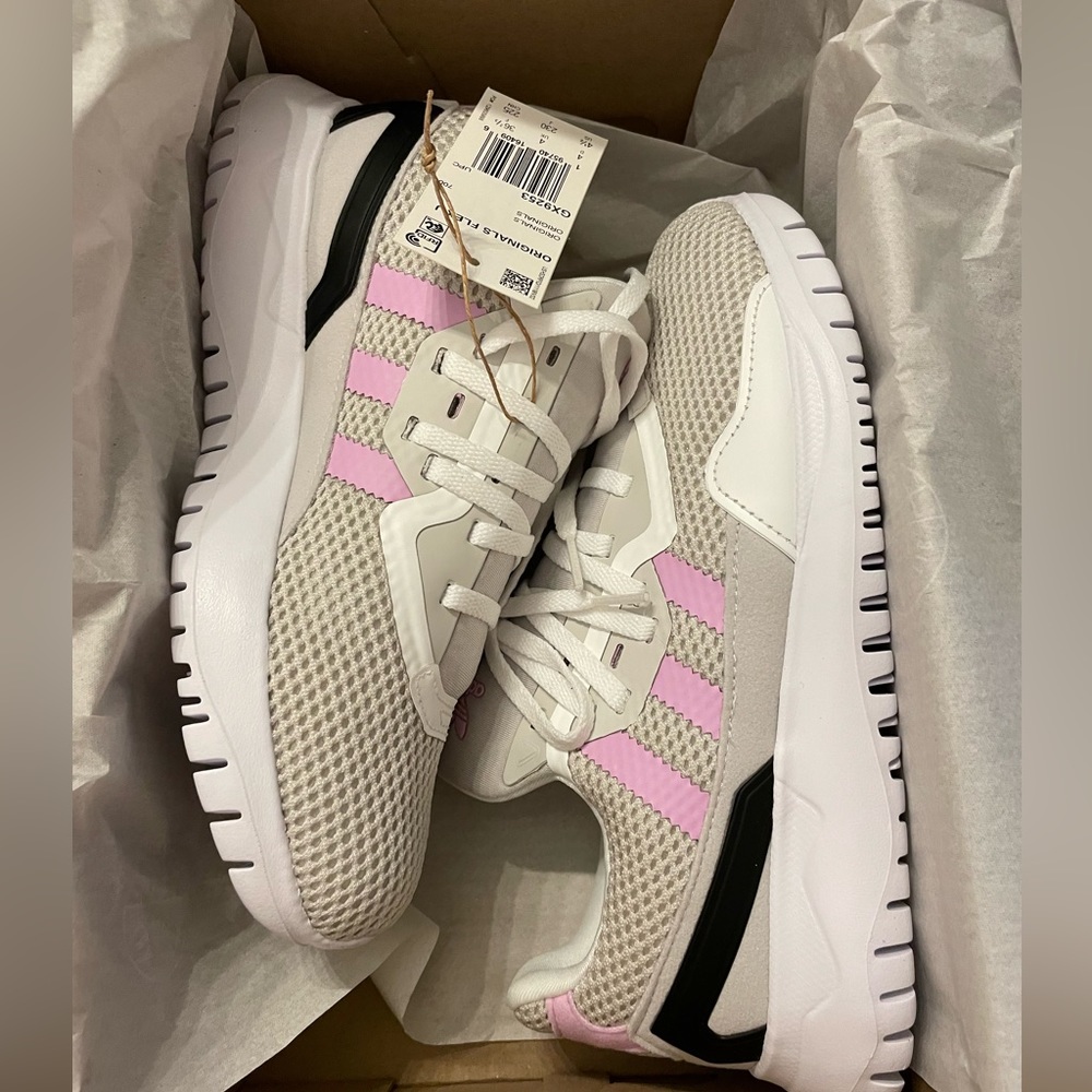 ADIDAS ORIGINALS FLEX SHOES - girls size 4.5 NWT - Fits women’s 6.5!!